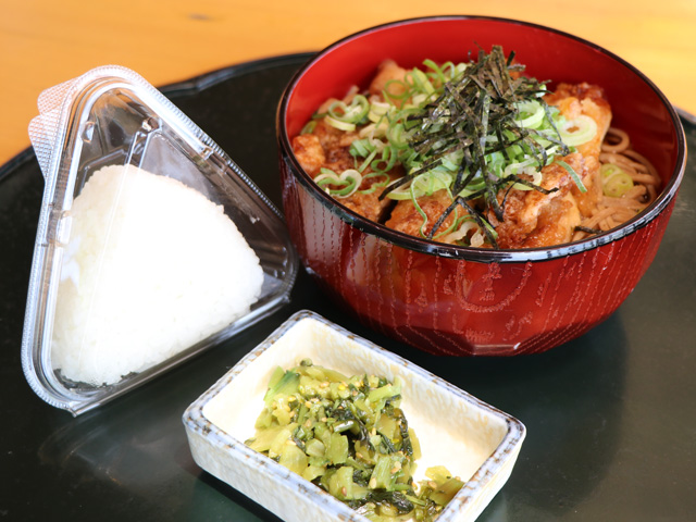 山賊そば+おにぎり