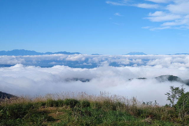 薙鎌神社からの雲海（秋